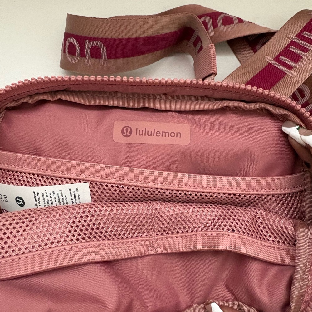 lululemon athletica Dusty Rose Crossbody Bag - Picture 2 of 2